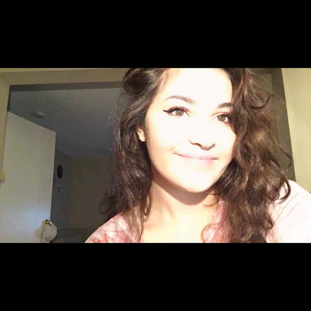 Meet your Posher, Kayla